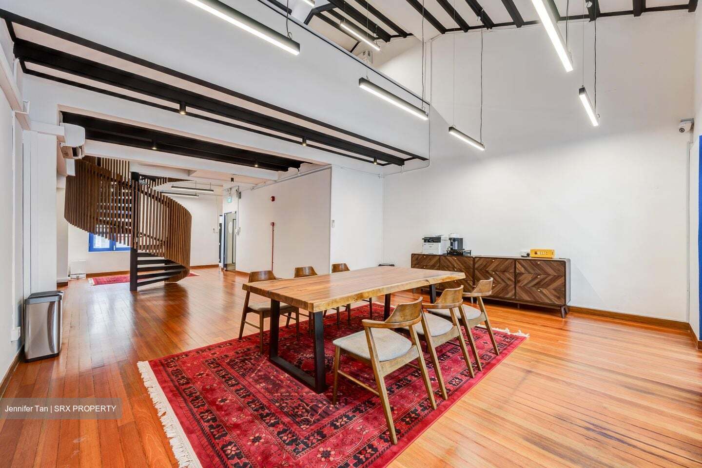 Club Street (D1), Office #610685821
